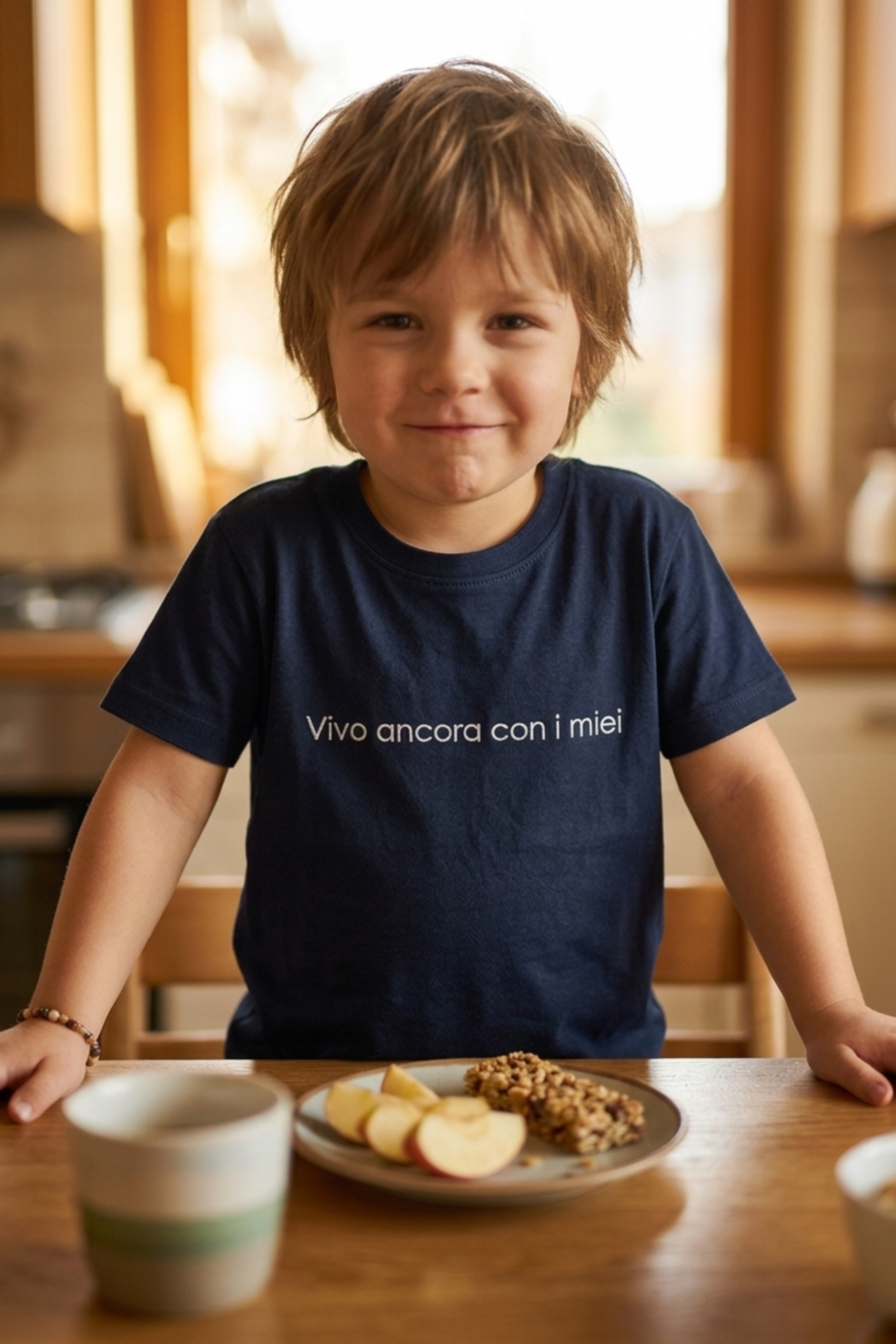 T-shirt Ricamata "Vivo ancora con i miei"