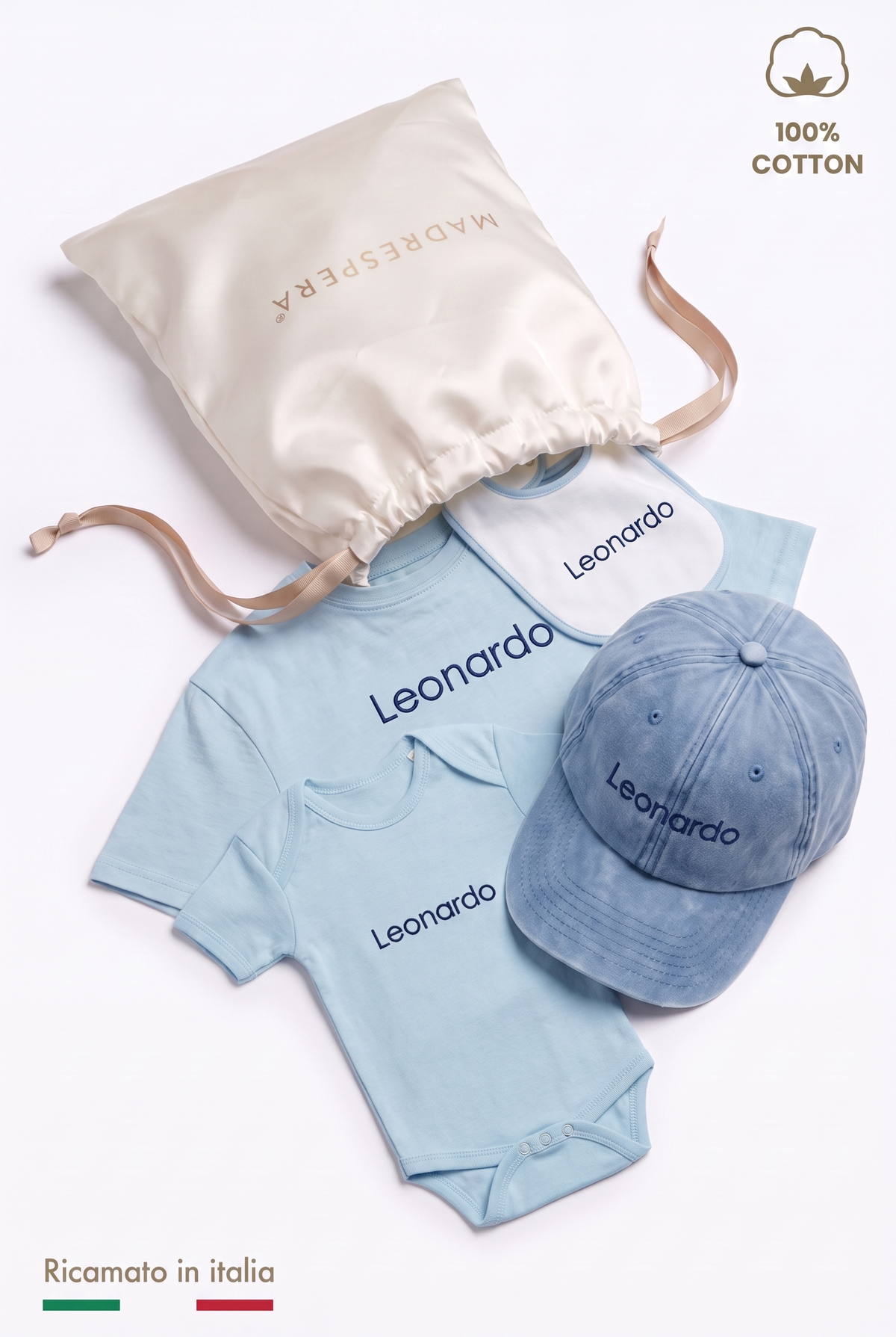 Box completa MADRESPERA: sacca regalo in raso aperta con body, bavetta, t-shirt e cappellino azzurri con il nome Leonardo ricamato in filo blu