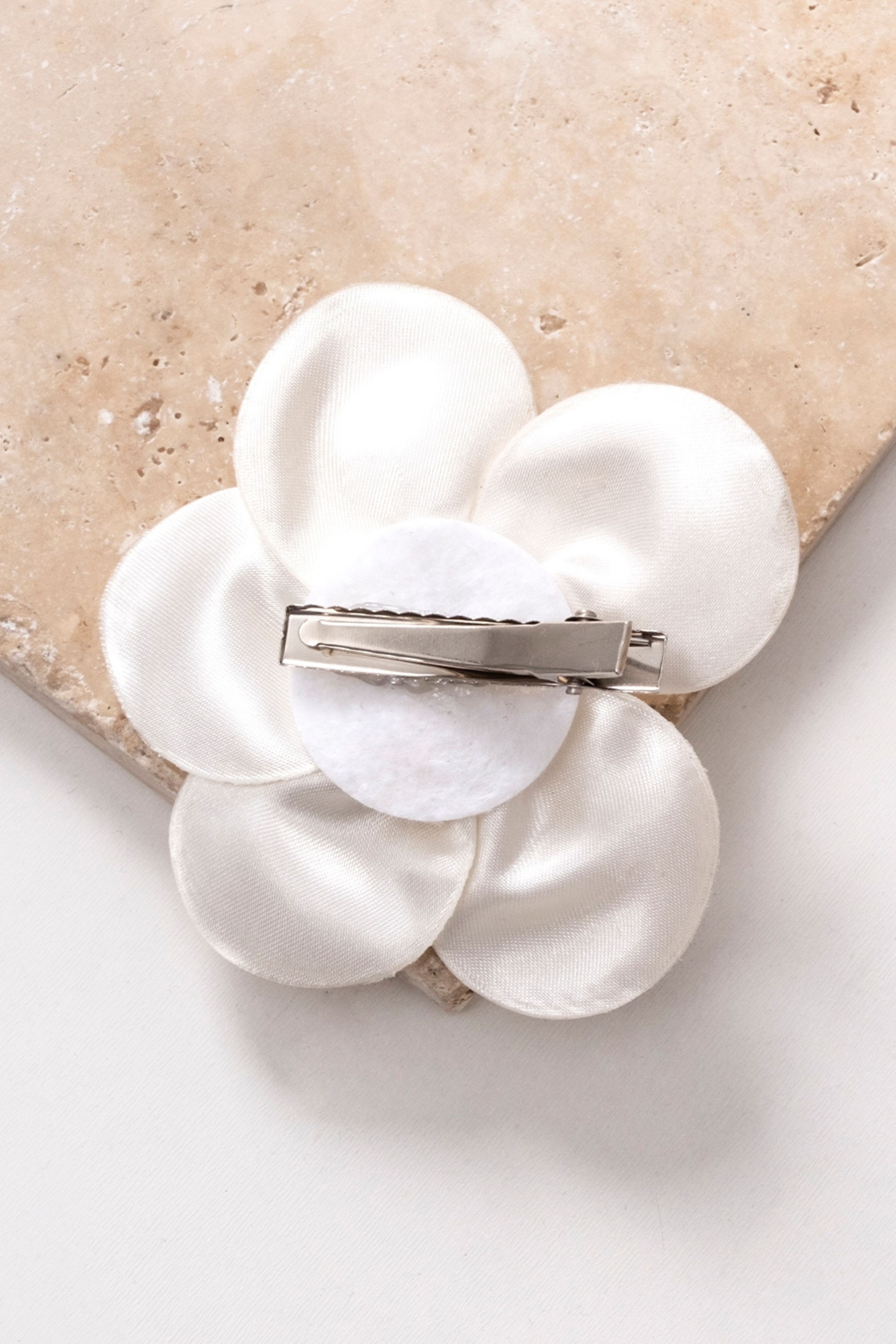 Fermaglio Neonata Fiore Raso Perla