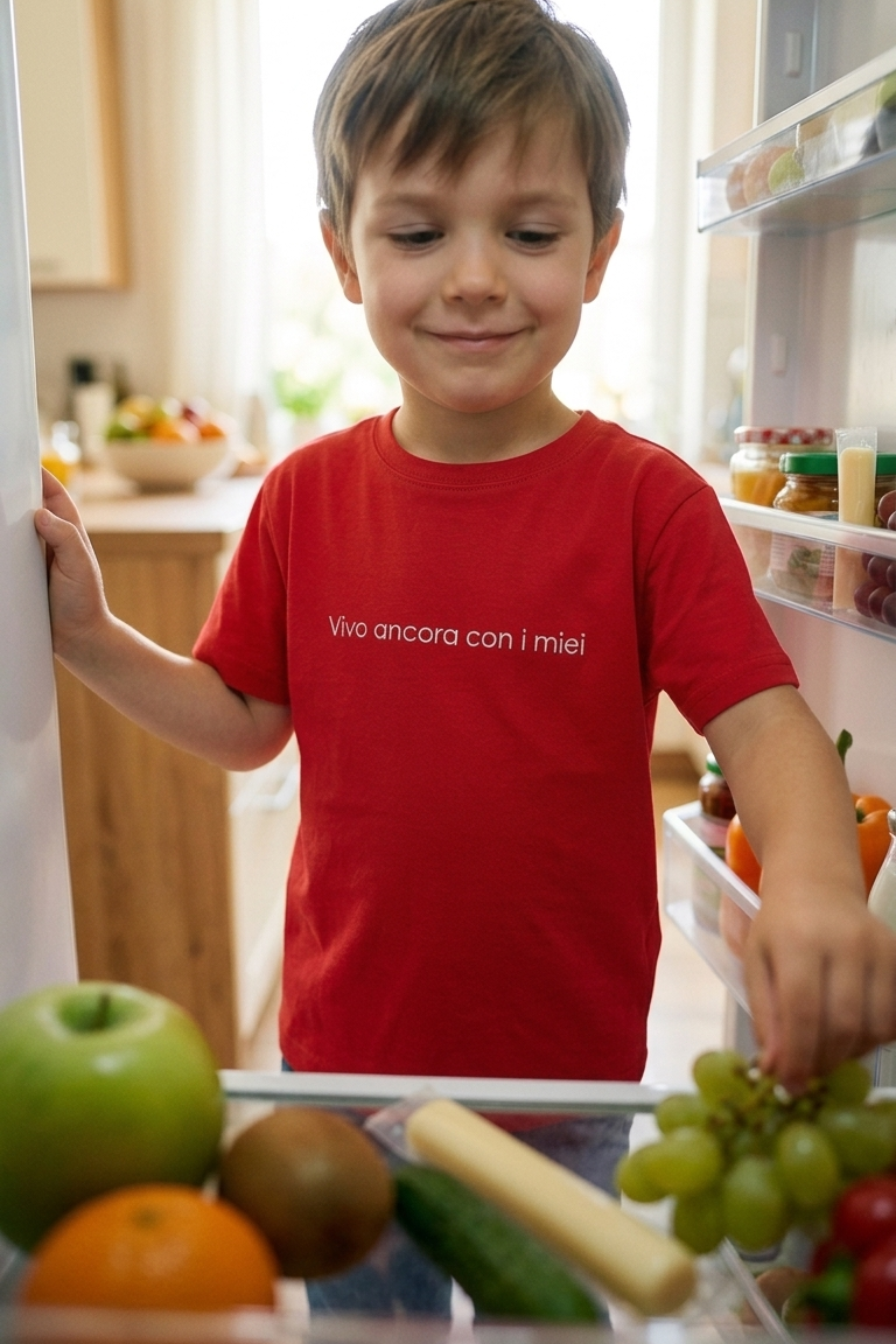 T-shirt Ricamata "Vivo ancora con i miei"