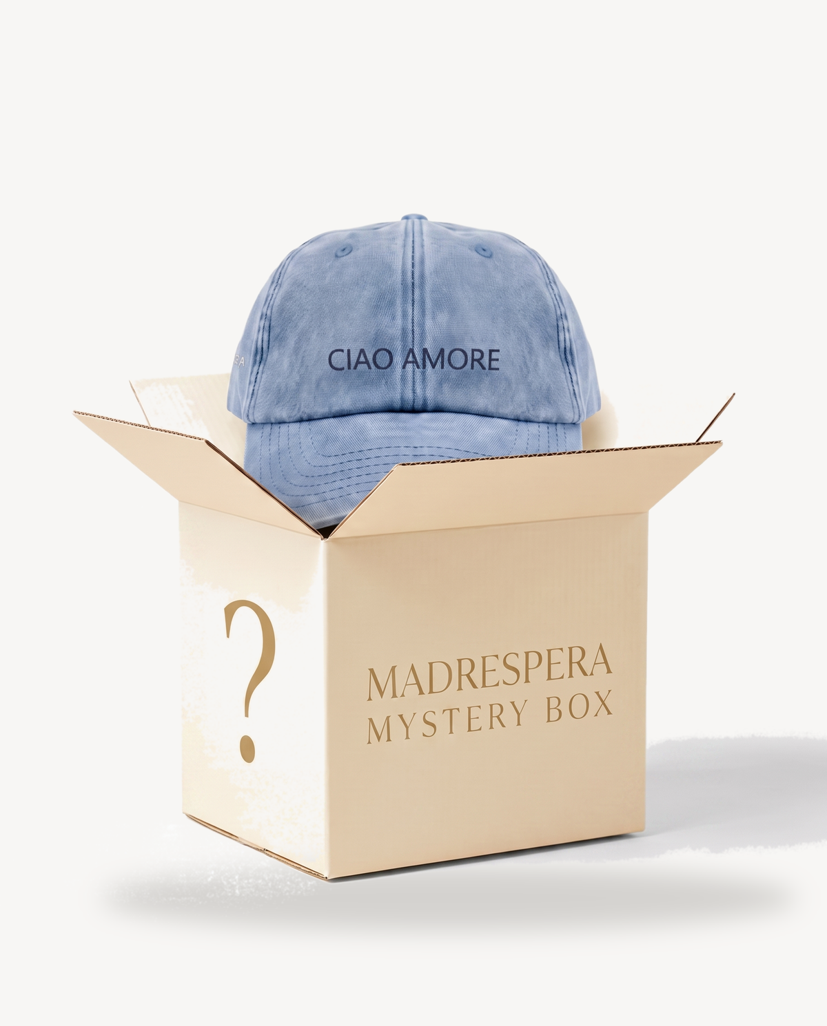 Mystery Box MADRESPERA aperta con un cappellino vintage ricamato a sorpresa